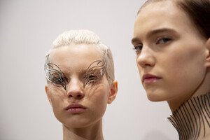 van-herpen-hc-bks-m-rf19-7430.thumb.jpg.8267e56cd88c6c8eb4bb565ac6ae150d.jpg