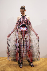 van-herpen-hc-bks-m-rf19-7470.thumb.jpg.2a8c5c7d6d3db8b04f4de9db81277938.jpg