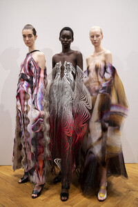 van-herpen-hc-bks-m-rf19-7486.thumb.jpg.784e764e710f7343c581d9fcc8b65fa0.jpg