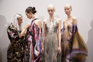 van-herpen-hc-bks-m-rf19-7495.thumb.jpg.f1436505e46f598a44cc09723829544e.jpg