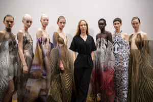van-herpen-hc-bks-m-rf19-7546.thumb.jpg.e0eae4174dc5bd901b984ca5840f53ea.jpg