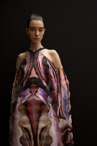 van-herpen-hc-bks-m-rf19-7578.thumb.jpg.e41c06aea93bd11282572e37273ca2ca.jpg