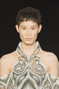 van-herpen-hc-clp-rf19-1712.thumb.jpg.ccb9ac1939e8d23e2489cc13eae34566.jpg