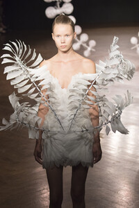 van-herpen-hc-clp-rf19-2074.thumb.jpg.9d1fd934fd7a1b088b4871128a2c1947.jpg