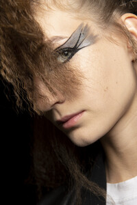 viktor-e-rolf-hc-bks-v-rf19-5553.thumb.jpg.a464088277715016783898fd9e73f56f.jpg