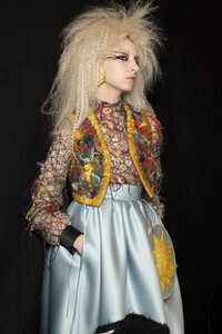 viktor-e-rolf-hc-bks-v-rf19-5586.thumb.jpg.4f5ecf23261c9bf4155e37941893c75a.jpg