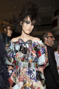 viktor-e-rolf-hc-bks-v-rf19-5663.thumb.jpg.16969fb3e907fe1c1be153b6dd20feb9.jpg