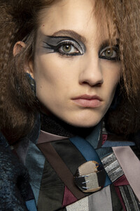 viktor-e-rolf-hc-bks-v-rf19-5679.thumb.jpg.426662886157d9b24ec6442c7706a763.jpg