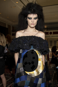 viktor-e-rolf-hc-bks-v-rf19-5686.thumb.jpg.00ec977bc918cad97db421de22a39071.jpg
