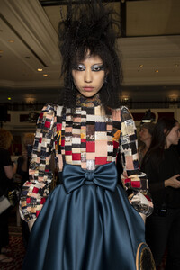 viktor-e-rolf-hc-bks-v-rf19-5723.thumb.jpg.b6355b1b2f51ca59ee2c29480dbd5870.jpg