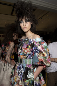 viktor-e-rolf-hc-bks-v-rf19-5749.thumb.jpg.e103cd8e48416a6bf933052aab5ca94b.jpg