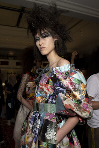 viktor-e-rolf-hc-bks-v-rf19-5753.thumb.jpg.7bd2b03e28995a042025f82dc249a48b.jpg