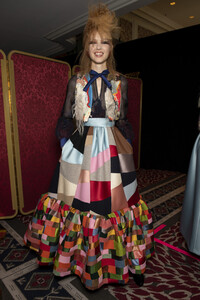 viktor-e-rolf-hc-bks-v-rf19-5819.thumb.jpg.8323ce1f2fe17ba2b1dda179d515f3b4.jpg