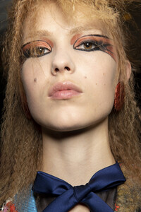 viktor-e-rolf-hc-bks-v-rf19-5823.thumb.jpg.08aa615d651cc1f2c93d49170547da8e.jpg