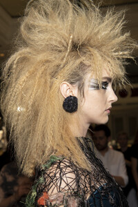 viktor-e-rolf-hc-bks-v-rf19-5843.thumb.jpg.f11e739d0a71932dd3f4614e07c6f866.jpg