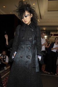 viktor-e-rolf-hc-bks-v-rf19-5852.thumb.jpg.fbdae7eb841ae0c55992be02c583ec9b.jpg