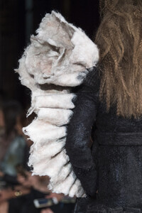 viktor-e-rolf-hc-clp-rf19-0734.thumb.jpg.e9e477f360103172cbf281ccd308709e.jpg
