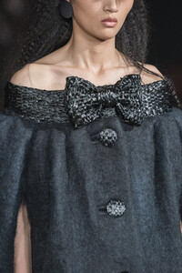 viktor-e-rolf-hc-clp-rf19-0796.thumb.jpg.2e31c48a51a516c75be480d850271e4f.jpg