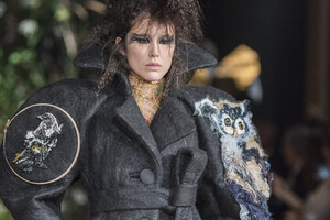 viktor-e-rolf-hc-clp-rf19-0857.thumb.jpg.1ce9aeb38f6a834fc98c07fe99203f07.jpg