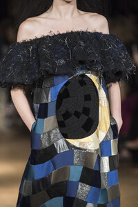 viktor-e-rolf-hc-clp-rf19-0887.thumb.jpg.a1ac775b05d5dbd7dac090c0004351a6.jpg