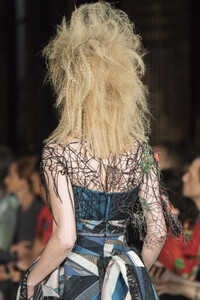 viktor-e-rolf-hc-clp-rf19-0914.thumb.jpg.a557a2fdbc2d186d9c3e2e7c67f18026.jpg