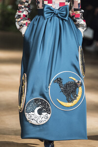 viktor-e-rolf-hc-clp-rf19-0917.thumb.jpg.3cbc35d50dd3e0a7a2b61b9f43913c1b.jpg