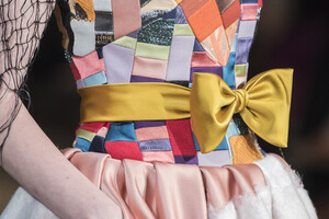 viktor-e-rolf-hc-clp-rf19-0931.thumb.jpg.a16a97e420c6baecd8aff39cf90e2e81.jpg