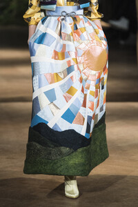viktor-e-rolf-hc-clp-rf19-0966.thumb.jpg.5e18f70b505d291a6e086caa620b5884.jpg