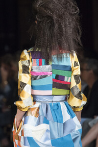 viktor-e-rolf-hc-clp-rf19-0975.thumb.jpg.fe200edf1608f5346442d8129c5742a1.jpg