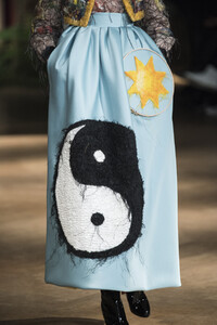 viktor-e-rolf-hc-clp-rf19-0977.thumb.jpg.b68ac3247104cec2de7cbb887589d630.jpg