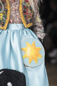 viktor-e-rolf-hc-clp-rf19-0980.thumb.jpg.6d2022ad99227047746d1a798443975b.jpg