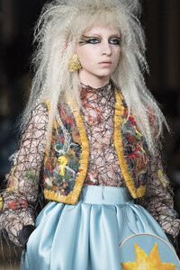 viktor-e-rolf-hc-clp-rf19-0983.thumb.jpg.2dd9d691457c36dfe6ee878cd50504d5.jpg