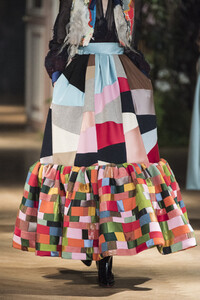 viktor-e-rolf-hc-clp-rf19-0988.thumb.jpg.e0fc5824db1f2c03d1b574cb98829239.jpg