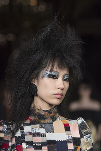 viktor-e-rolf-hc-clp-rf19-1037.thumb.jpg.71c52762f0227f15ea6fe42f45dad63c.jpg