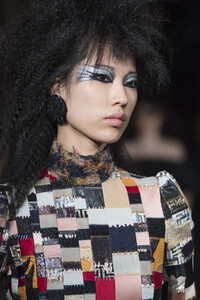 viktor-e-rolf-hc-clp-rf19-1038.thumb.jpg.91e33cffcd2b086199d0f19050f3ee46.jpg