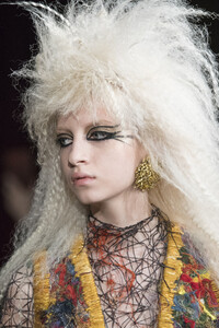 viktor-e-rolf-hc-clp-rf19-1062.thumb.jpg.96cdda6419bc86331d88278d60cd0496.jpg