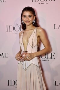 zendaya-coleman-lancome-announces-zendaya-as-face-of-new-idole-fragrance-7.jpg