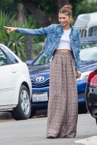 zendaya-with-her-brother-austin-at-the-granville-restaurant-in-burbank-07-25-2019-3.jpg