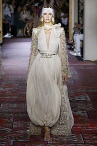 zuhair-murad-couture-fall-2019-paris-fashion-week-pfw-050.thumb.jpg.e82bb097aaeba1bc77d81701008589cd.jpg