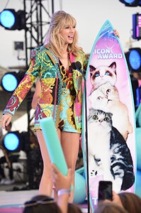       tay110819BZNimage112.jpg