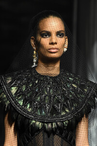 1020781671_ChristianDiorRunwayParisFashionWeekHautei-EBpbi0cUAx.thumb.jpg.f7a1425a9174f0436301c6d7672c9b5e.jpg