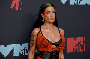 Halsey+2019+MTV+Video+Music+Awards+Arrivals+uusJ6ulIvBwx.jpg