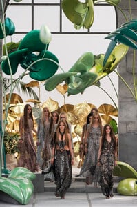 1031622999_RobertoCavalli2011WomenRTW132.thumb.jpg.ea588da2b3a36c3f58deb4db7f3b0f3d.jpg