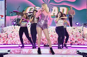        tay220819BZNimage106.jpg