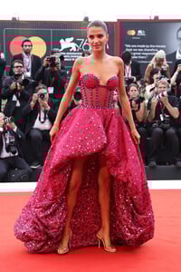Gabrielle+Caunesil+La+V+rit+Opening+Ceremony+NCKSPPjfegSx.jpg