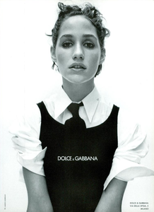 1052401075_Sorrenti_Dolce__Gabbana_Spring_Summer_1994_02.thumb.png.6504d2a609dd090693b95fee28b74b90.png