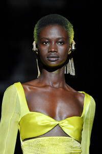 106985162_SchiaparelliRunwayParisFashionWeekHaute2gVLCRVOK4Kx.thumb.jpg.2b40f4b1327f0b4ea2794ba2e056957b.jpg