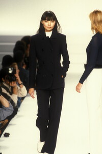 1078751771_RalphLauren1996WomenRTW114.thumb.jpg.2a13c51b1a4f352c1827d17cdad6cc3e.jpg