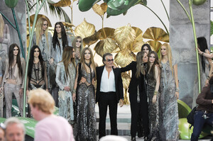 1084215681_RobertoCavalli2011WomenRTW157.thumb.jpg.ba515f6524299634727132ccedb34471.jpg