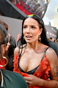 Halsey+2019+MTV+Video+Music+Awards+Red+Carpet+3Tv6UVMPKLIx.jpg